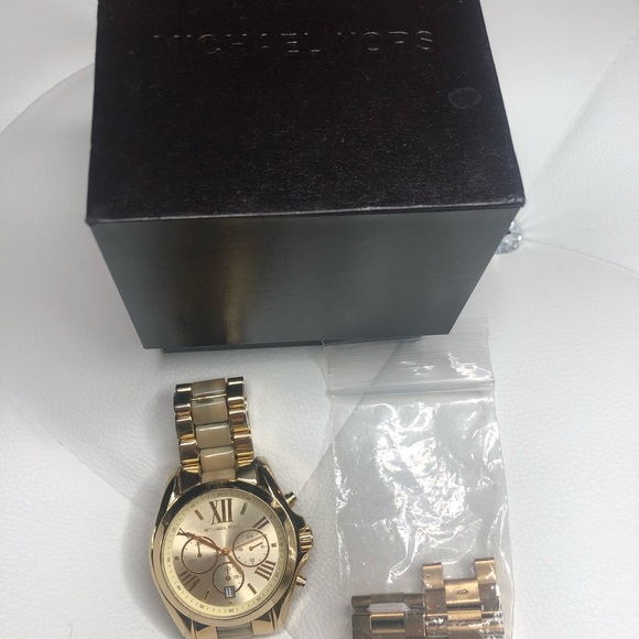 Michael Kors Bradshaw Watch MK5722 Gold - Picture 7 of 8
